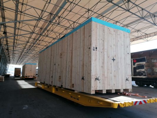 prekomorsko pakiranje tovora luka koper lesen zaboj