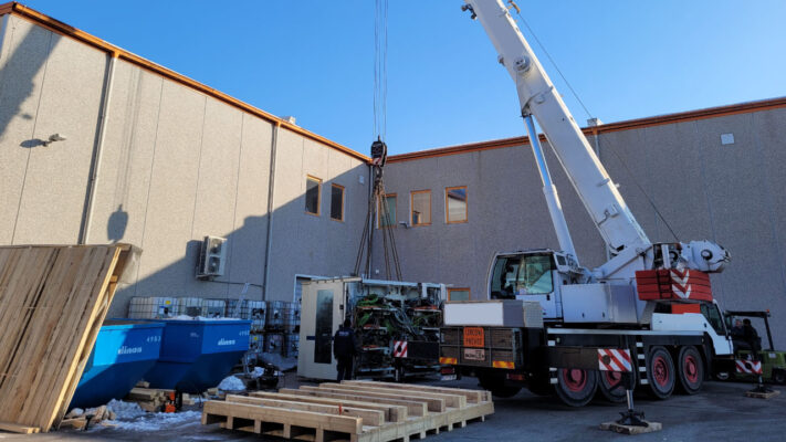 naklad dvigalo 25 ton loading crane slovenia port koper relocation comark