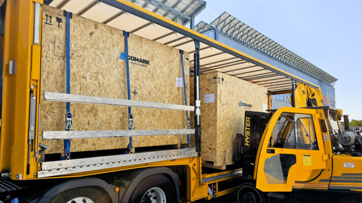 air freight pakiranje loading delivery packing slovenia comark